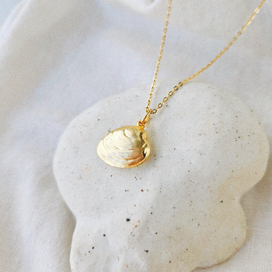 Vintage Clam Shell Charm Necklace